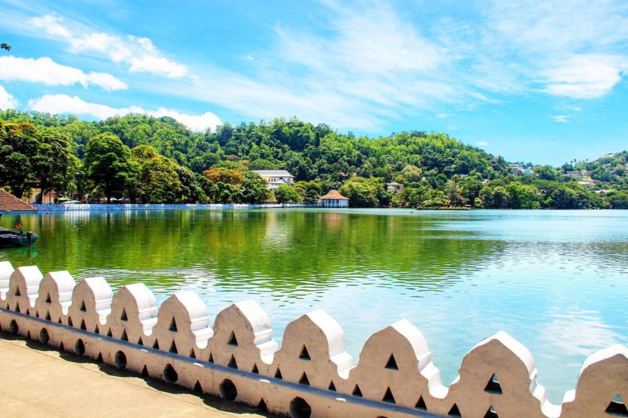 Golden Villa Kandy - "Free Pickup From Kandy " Luaran gambar